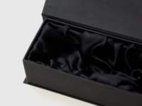 Emballage de luxe personnalisé, boîte-cadeau magnétique noire avec insert en satin, doublure en satin à l'intérieur