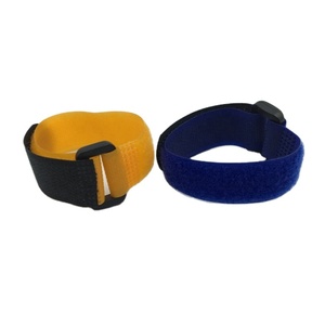 Correa elástica de nailon negra y blanca con gancho y bucle para sujetar cables, de 1 pulgada, personalizada para gestión de cables en oficinas. - Product Image 3