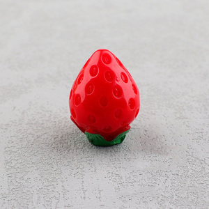 Al por mayor: Dijes de resina 3D de fresa, mini colgantes de resina para llavero, modelos de supermercado en miniatura para casa de muñecas DIY, estilo caricatura - Product Image 6