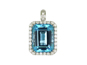 Pendentif artisanal en or blanc 18 carats avec topaze bleue taille émeraude, halo de diamants, grand collier avec pierre précieuse pour femme - Product Image 1