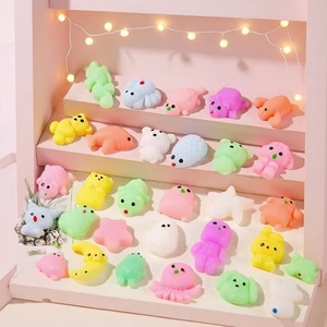 Série de boulettes de Noël anti-stress, jouets à pincer musicaux en TPR, mini-boulettes en caoutchouc souple fabriquées au Zhejiang, <span class=keywords><strong>cadeaux</strong></span> pour enfants, emballage en sac OPP - Product Image 1