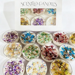 Bougie parfumée en cire de soja biologique avec des pierres de cristal et des paillettes colorées, parfum d'ambiance pour la maison, vente en gros - Product Image 1