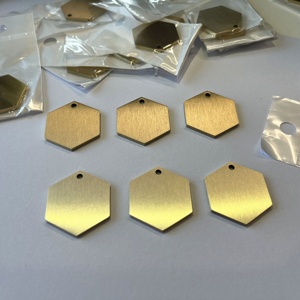 Sáng Tạo Hình Lục Giác Hình Dây Rút Brass Pet <span class=keywords><strong>Tag</strong></span> Lục Giác Kim Loại Trống Tùy Chỉnh ID <span class=keywords><strong>Tag</strong></span> Cho Mèo Và Chó Kim Loại Phụ Kiện Vật Nuôi - Product Image 2