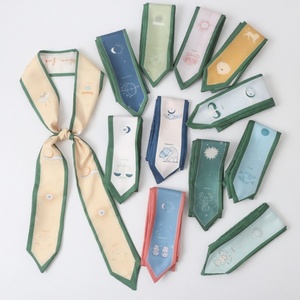 Collezione di Sciarpe Sottili <span class=keywords><strong>in</strong></span> <span class=keywords><strong>Seta</strong></span> con 12 Segni Zodiacali Personalizzati all'Ingrosso per Accessori Moda Donna e Decorazioni per Borse - Product Image 1