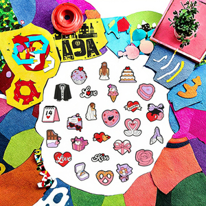 รองเท้าเด็กแบรนด์เวียดนามขายส่ง รองเท้าแตะตกแต่ง อุปกรณ์ DIY หัวเข็มขัดยางนิ่ม น่ารัก ลายการ์ตูนรถยนต์ จี้ห้อยรองเท้าแบบสวม - Product Image 2