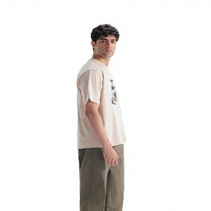 เสื้อยืดแขนสั้นสีเบจสำหรับผู้ชาย คอโอ ทรงปกติ ผ้าคอตตอนเจอร์ซีย์เนื้อนุ่ม ระบายอากาศได้ดี ดีไซน์เรียบง่าย - Product Image 3