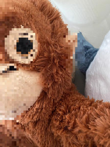 Peluche de Mono Bordado de Alta Calidad, 66 cm, con Brazos Largos, Juguete de Peluche de Mono, Relleno de Algodón PP, Gorila Rojo - Product Image 4