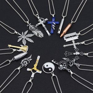 Collier personnalisé en acier inoxydable avec pendentif crâne pour homme, en argent époxy noir et blanc, style sport football - Product Image 2
