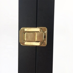 Grande Teca Espositiva con Cornice per Maglie Sportive di <span class=keywords><strong>Baseball</strong></span>, Basket e Football, Chiudibile a Chiave, con Ganci - Product Image 3