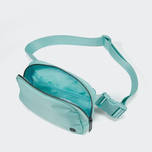 Sac banane ajustable pour femme, idéal pour le sport, les voyages, le fitness et les activités de plein air - Product Image 4