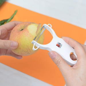 Éplucheur multifonctionnel en acier inoxydable Reigu pour pommes, pommes de terre, fruits et légumes, fabriqué au Japon - Product Image 1