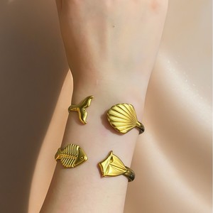 กำไลข้อมือรูปสัตว์ทะเลสไตล์ยุโรปอเมริกันสำหรับผู้หญิง วัสดุสแตนเลสคุณภาพสูง ดีไซน์เปลือกหอยและ<span class=keywords><strong>ปลาทอง</strong></span> - Product Image 4