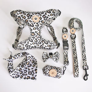 Arnés de malla ajustable para perro, accesorio popular de personalización, chaleco acolchado para perro, bolsa para excrementos, correa para collar - Product Image 3