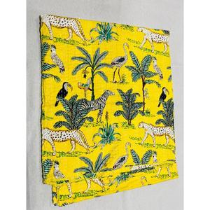 Colcha de algodón Kantha con diseño estampado a mano que ofrece una combinación de artesanía tradicional y comodidad moderna. - Product Image 3