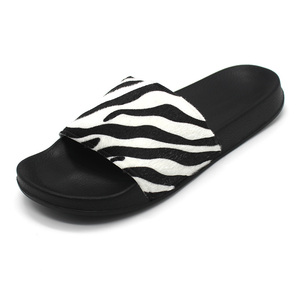 Nuovo sandalo da <span class=keywords><strong>donna</strong></span> con diapositive zebrate <span class=keywords><strong>bianche</strong></span> 2023, pantofole da <span class=keywords><strong>donna</strong></span> con stampa personalizzata oem - Product Image 2