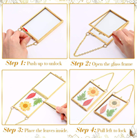 Gouden metalen ketting hangende dubbele glazen fotolijst set van 2 vierkante gedroogde bloemen bruiloft boho cadeau OEM groothandel