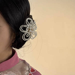 Élégante pince à cheveux de style français vintage pour femmes, pince à cheveux élégante en perles creuses pour femmes - Product Image 2