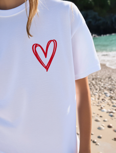 L6 Store T-shirt bianca da donna a maniche corte con stampa a cuore, girocollo minimalista, vestibilità leggermente ampia, abbigliamento casual per San Valentino - Product Image 2