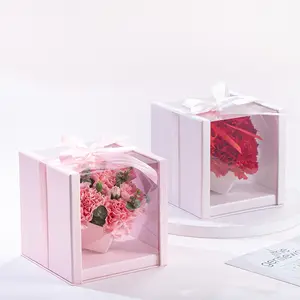Hand gehaltene Herzstrauß-Geschenk box im koreanischen Stil Romantische quadratische Papier blumen box mit PVC-Fenster
