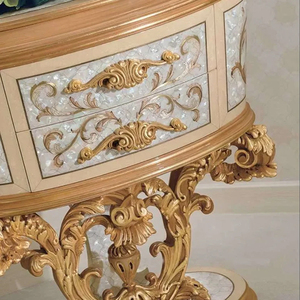 Lit classique de meubles de chambre à coucher dans des couleurs vert clair et tables de nuit avec incrustations et nacre - Product Image 4