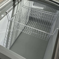Exhibidor Curvo para Supermercados, Ideal para Helados, Carnes y Congeladores Verticales