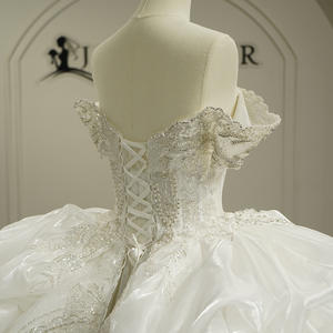 Gt26056 Vestidos de Novia de Lujo Hechos a Mano, Modernos, con Hombros Descubiertos, Volantes, Cordones, Cola de Capilla y Apliques para Mujer - Product Image 6