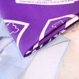 Bandana multifonctionnel en coton à motif de personnage d'anime, bandeau carré personnalisé imprimé à chaud et foulard carré coloré - Product Image 3