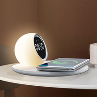 Groothandel Beste Cadeau voor Draadloos Opladen Digitale LED Wekker Slimme Tafelklok Telefoon Draadloze Oplader Bureau Tafelblad