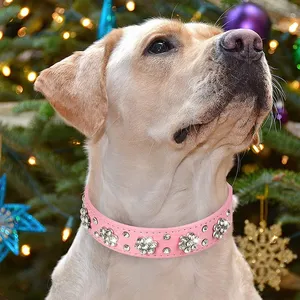 PU deri taklidi çiçek deseni çivili köpek tasması ayarlanabilir Bling köpek yaka PU deri kristal evcil hayvan tasmaları