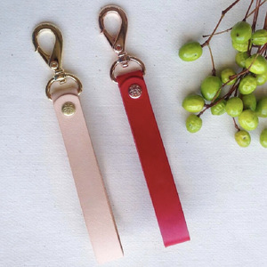 Manufacturer supplies <b>leather</b> keychains, Korean style fresh and cute <b>key</b> pendants, car <b>key</b> gift ornaments. - Product Image 1