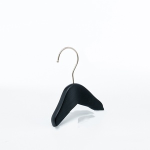 Cintres <span class=keywords><strong>en</strong></span> <span class=keywords><strong>bois</strong></span> massif pour chiens et chats, style vintage noir et blanc, pour vêtements de poupées, pour suspendre les vêtements et soutenir les tenues d'animaux de compagnie - Product Image 5