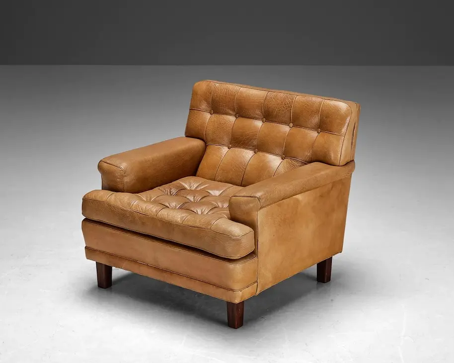 أريكة فاخرة من الجلد بتصميم خفيف، كرسي بذراعين لغرفة المعيشة أريكة فردية بتصميم بسيط وعالية الجودة من الخشب المصمت قابلة للتخصيص