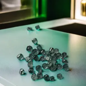 CVD HPHT实验室种植绿色VVS未切割松散钻石珠宝原材料-毛坯钻石