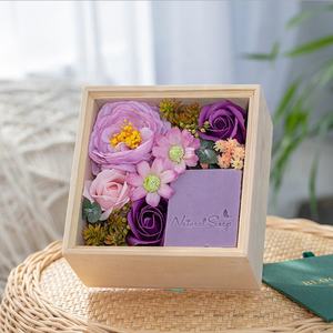 Confezione <span class=keywords><strong>Regalo</strong></span> di Fiori di Sapone 2026 per San Valentino, <span class=keywords><strong>8</strong></span> <span class=keywords><strong>Marzo</strong></span>, Natale, Scatola di Fiori di Sapone Artigianali con Decorazioni Floreali - Product Image 3