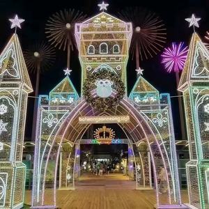 Decoración Navideña de Calle con Marco de Hierro en Forma de Castillo 3D Grande Personalizada, Iluminada, con Fuente de Luz LED IP65 y Fácil Instalación - Product Image 1