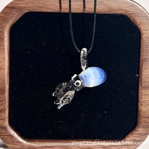 Collier pendentif pieuvre miniature en verre, bijou en verre, cadeau haut de gamme, cadeau de stand, pieuvre calmar - Product Image 2