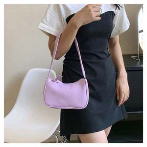 กระเป๋าสะพายข้างแฟชั่นเรียบง่าย PU แบบเปิดปิด สีพื้น นุ่มสบาย สะพายไหล่เดียว ทรงสี่เหลี่ยมเล็ก รุ่น 823 - Product Image 6