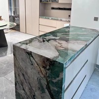 Luxueuses dalles de quartzite vert cristal fuchsite