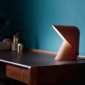 <span class=keywords><strong>Lampe</strong></span> <span class=keywords><strong>de</strong></span> <span class=keywords><strong>chevet</strong></span> minimaliste créative postmoderne pour la flexibilité moderne bureau d'étude électrique lumière <span class=keywords><strong>de</strong></span> salon pour la batterie des enfants - Product Image 4