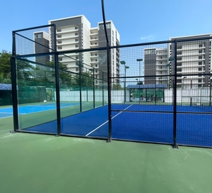Terrain de padel professionnel homologué FIP, conforme aux normes de la Fédération Internationale, lieu de match, offre d'exportation B2B mondiale - Product Image 1