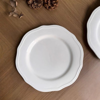 Assiette en céramique blanche pure en relief de dentelle antique française style Ins plat avancé pour dessert petit déjeuner assiette de service Dim Sum