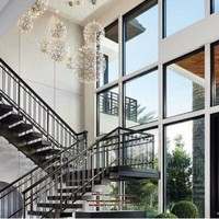 CBMmart Hochwertige Moderne Innentreppe mit Metallgeländer und Massivholzstufen