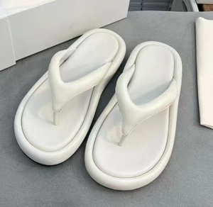 Sandalias minimalistas de plataforma con suela de piel de oveja italiana y suela blanda, que añaden altura para un estilo casual, estilo femenino. - Product Image 4