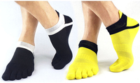 Chaussettes de yoga antidérapantes KonLee pour hommes, cinq doigts, mi-mollet, avec grip antidérapant, sans orteils