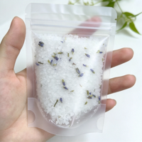 Sels de Bain Bio Gris de Mer Personnalisés en Gros avec Étiquette Privée, Cristaux de Sel de Rose, Fleurs Séchées et Huiles Essentielles pour Bain de Pieds