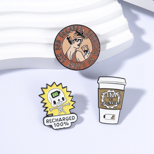 Broches émaillées avec motifs : Recharge 100% Squelette Batterie Pleine, <span class=keywords><strong>Tasse</strong></span> à café, Batterie Faible et Femme Rétro, et les inscriptions 'Demande à Papa' et 'Mams on Recharge' - Product Image 2