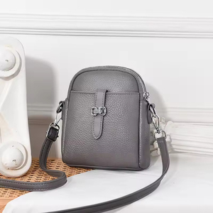 Women's Retro European-American Style PU Leather Shoulder Bag with Single <b>Zip</b> Closure Large Capacity Fashionable & Simple Design - Product Image 3