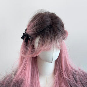 Peluca Larga Rizada Rosa con Flequillo Lateral, Fibra Kanekalon Resistente al Calor, Línea de Cabello Natural, Encaje Transparente, Cobertura Completa - Product Image 1