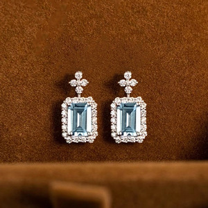 Orecchini a Perno con Croce in Zirconia Quadrata per Donne, Gioielli Delicati e alla Moda per Uso Quotidiano - Product Image 2