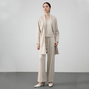 Conjuntos de ropa de trabajo de lana para <span class=keywords><strong>mujer</strong></span> Conjunto de tres piezas de punto de lana Cárdigan Camiseta sin mangas Pantalones Traje de mezcla de lana Spandex - Product Image 2